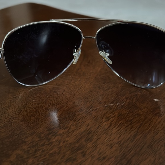 Ray-Ban Aviator Sunglasses. Please check out pictures part of the description. - Picture 5 of 8